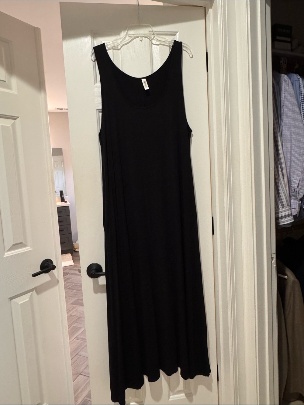 Never worn 24/7 Comfort Apparel 2x Black Sleeveless Maxi Dress with pockets